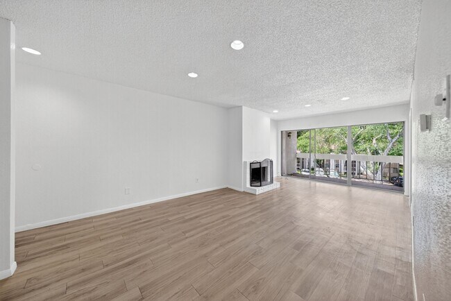 Building Photo - 12100 Melville Dr