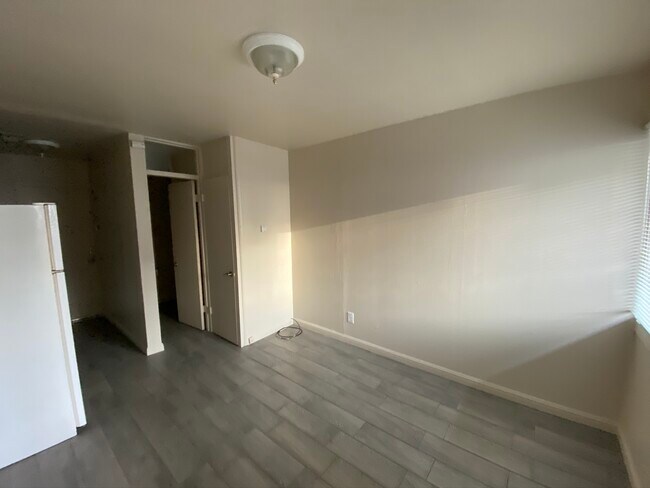 Building Photo - 311 Tahiti St