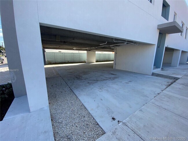 Building Photo - 620 W 29th St