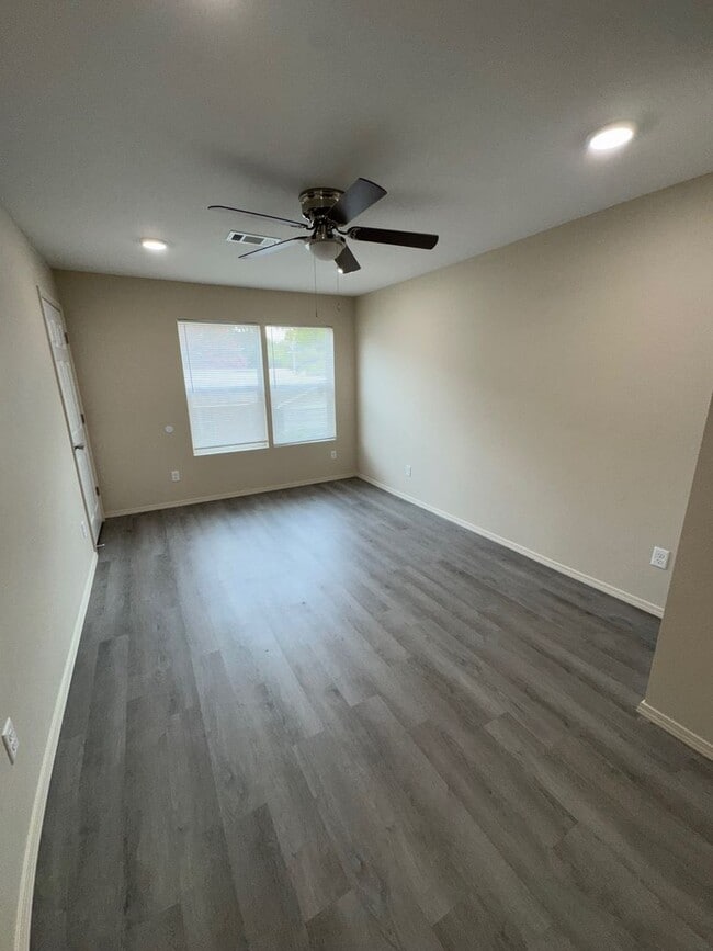 Building Photo - 156 Crestview Ln