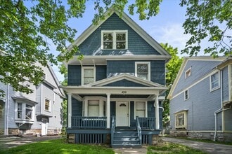 Building Photo - 420 Parsells Ave