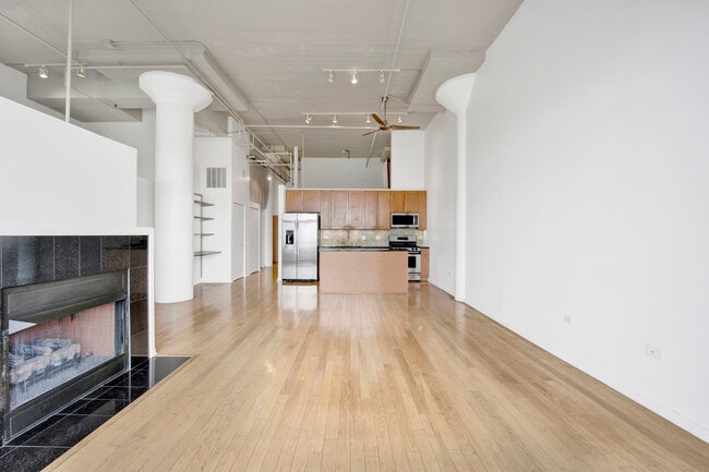 Building Photo - 1524 S Sangamon St