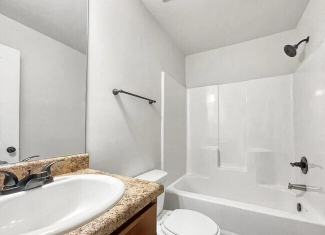 Building Photo - 5535 Union Pointe Pl
