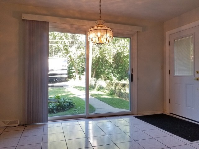 Building Photo - 1611 Sunnyside Beach Dr