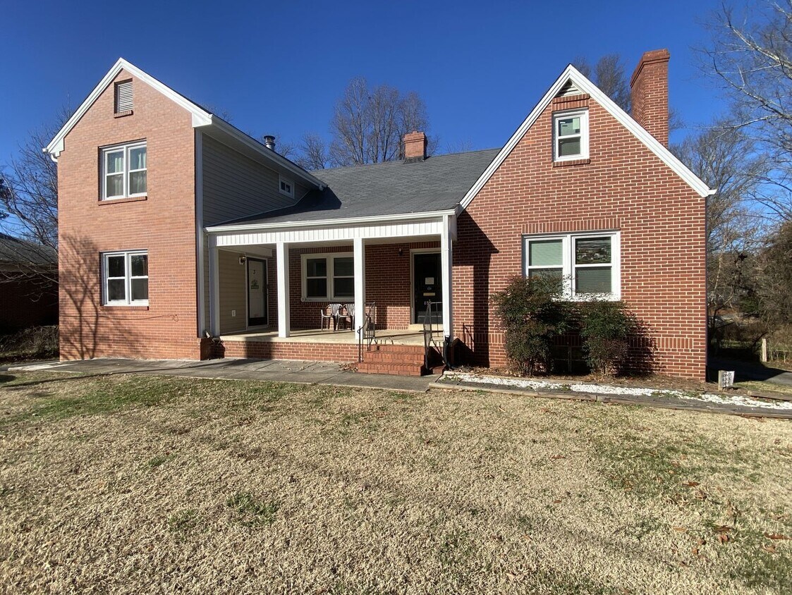 Primary Photo - 1 Bedroom, 1 Bathroom Apartment in Reidsvi...