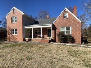 Building Photo - 744 Crescent Dr
