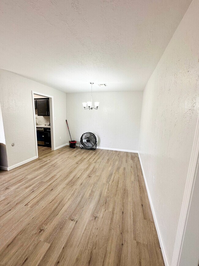 Foto del edificio - 2708 NW Denver Ave