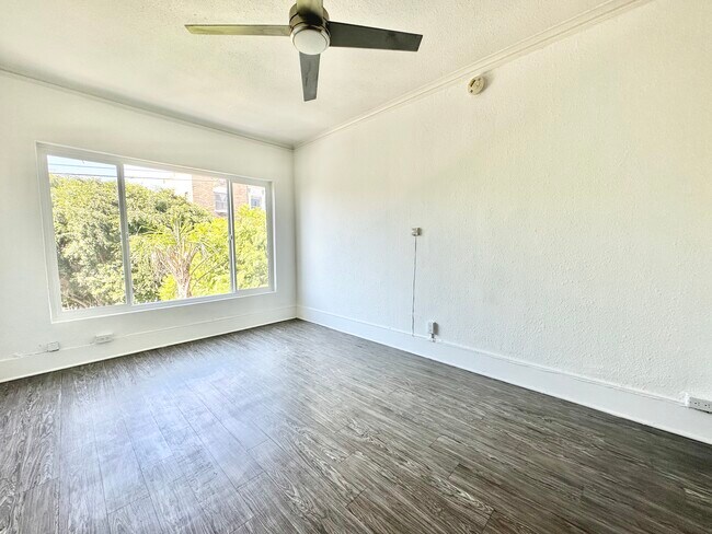 Foto del edificio - 1454 W 3rd St