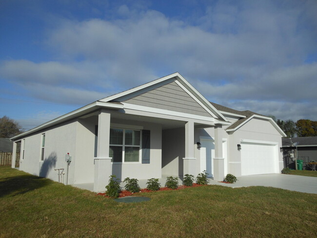 Building Photo - 1862 SE Camilo St