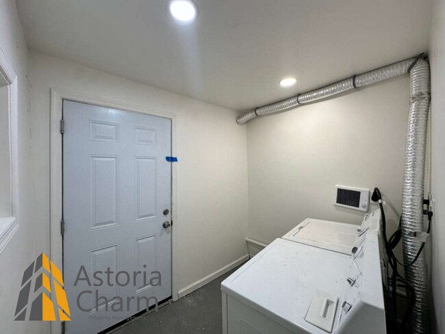 Building Photo - 3 Bedroom Plus Two Dens with Finished Basement on Harford Road