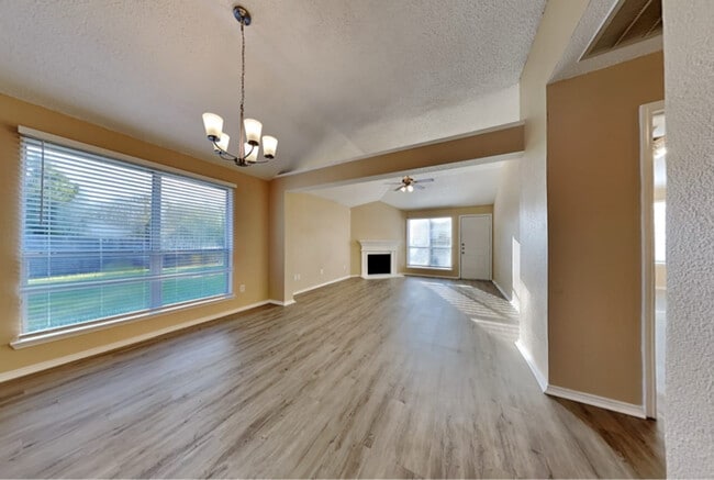 Foto del edificio - 8177 Shadywood Dr