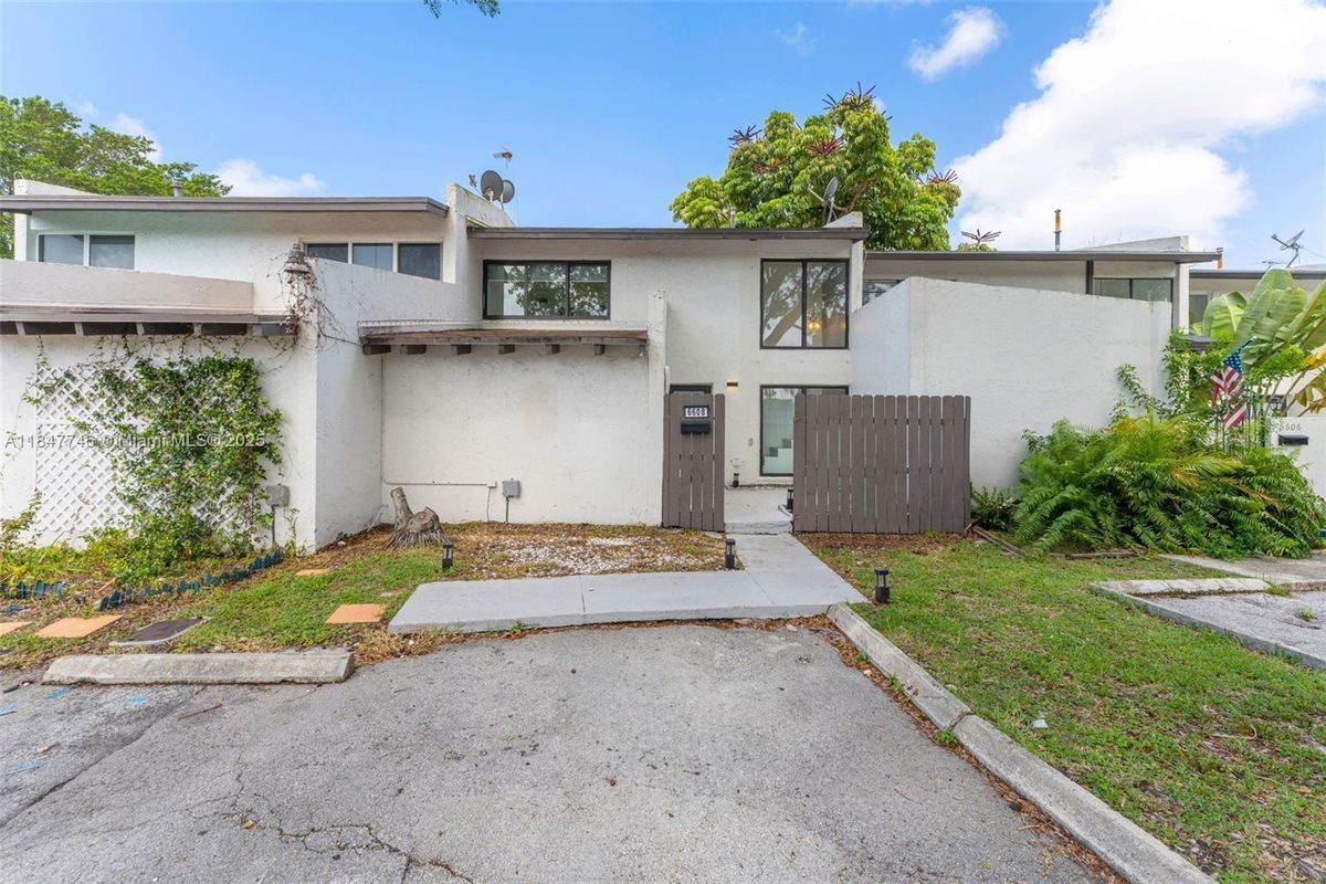 Foto del edificio - 6608 SW 114th Ave