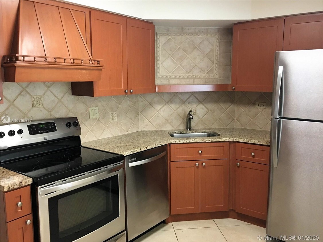 Primary Photo - 1408 Brickell Bay Dr