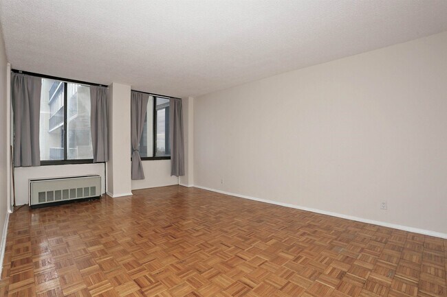 Foto del edificio - 300 Winston Dr