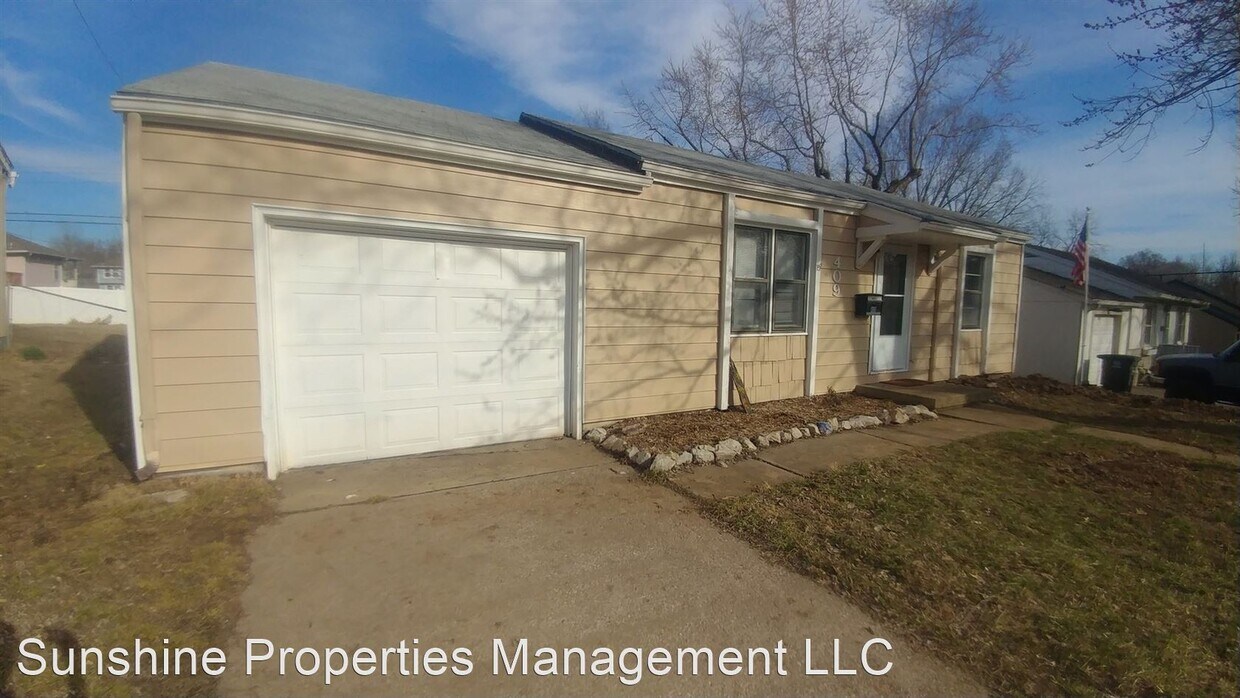 Primary Photo - 2 br, 1 bath House - 409 N Rogers