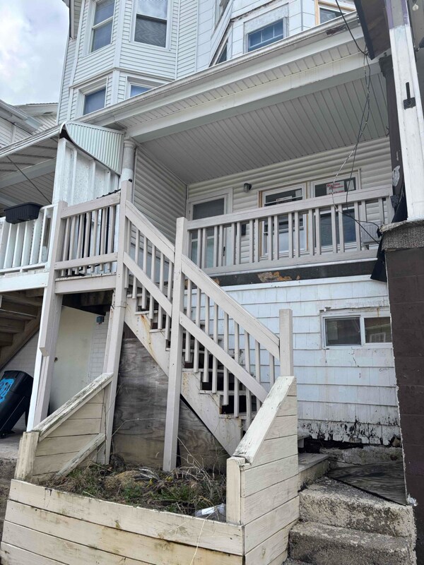 Primary Photo - 30 1/2 E Abbott St