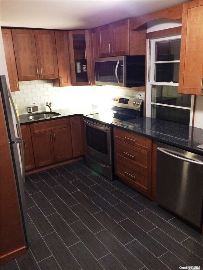 Building Photo - 30 Mohegan Ave