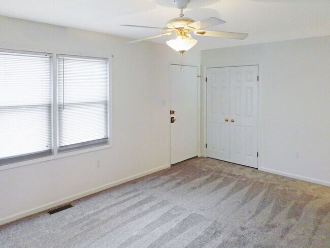 Foto del edificio - 29697 Dogwood Circle