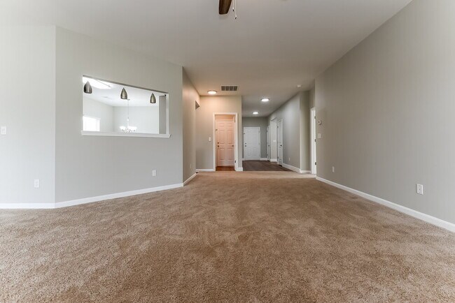 Building Photo - 3708 Pamela Dr SE