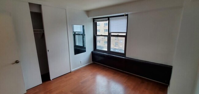 Building Photo - 6118 N Sheridan Rd