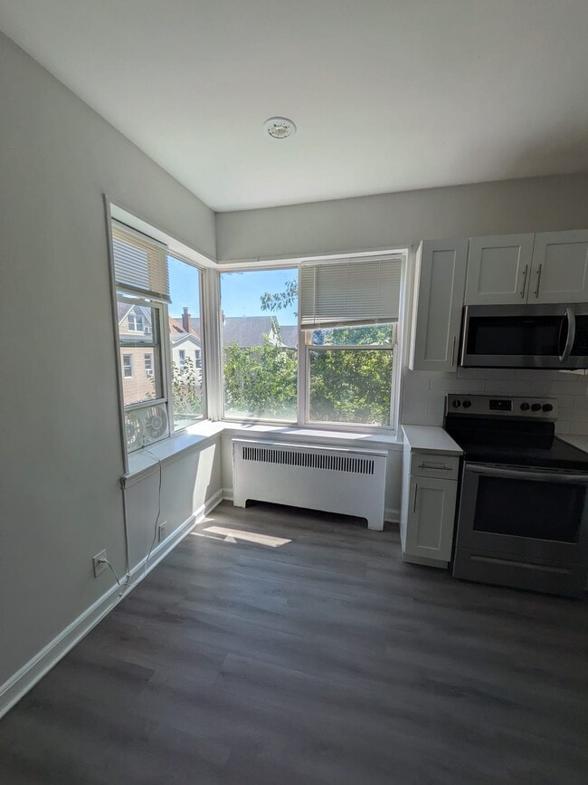 Building Photo - 824 Avenue C