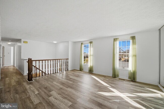 Foto del edificio - 26 Dover Ln