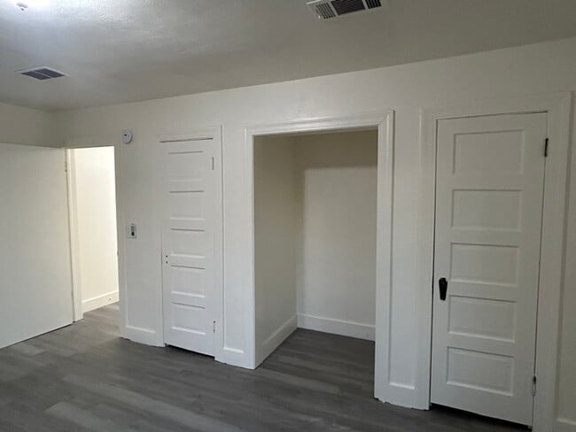 Building Photo - 720 Cooper Rd