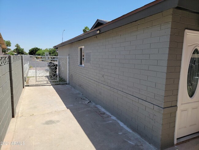 Building Photo - 5820 N 35th Ave