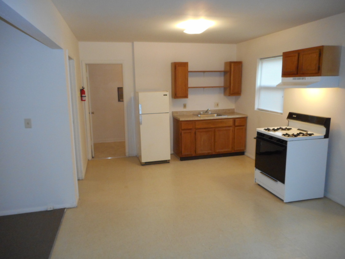Primary Photo - 26660 W Huron River Dr