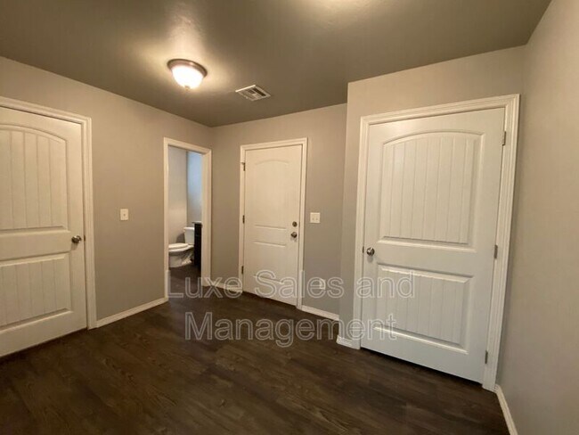 Foto del edificio - 2157 Buena Vida Ln