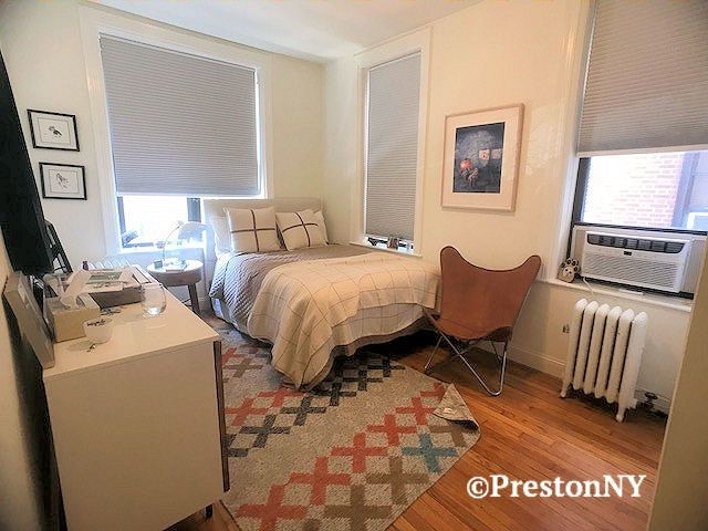 Foto principal - 301 W 22nd St