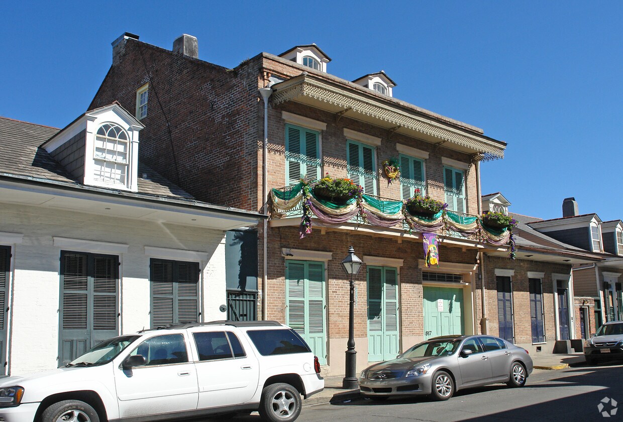 Building Photo - 817 Dumaine St