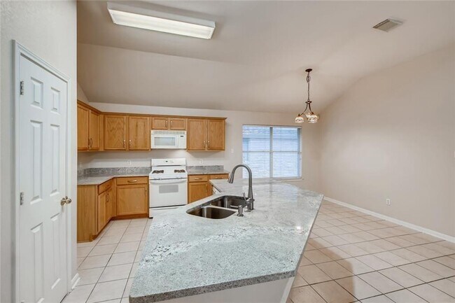 Building Photo - 6017 Mesa Verde Cir
