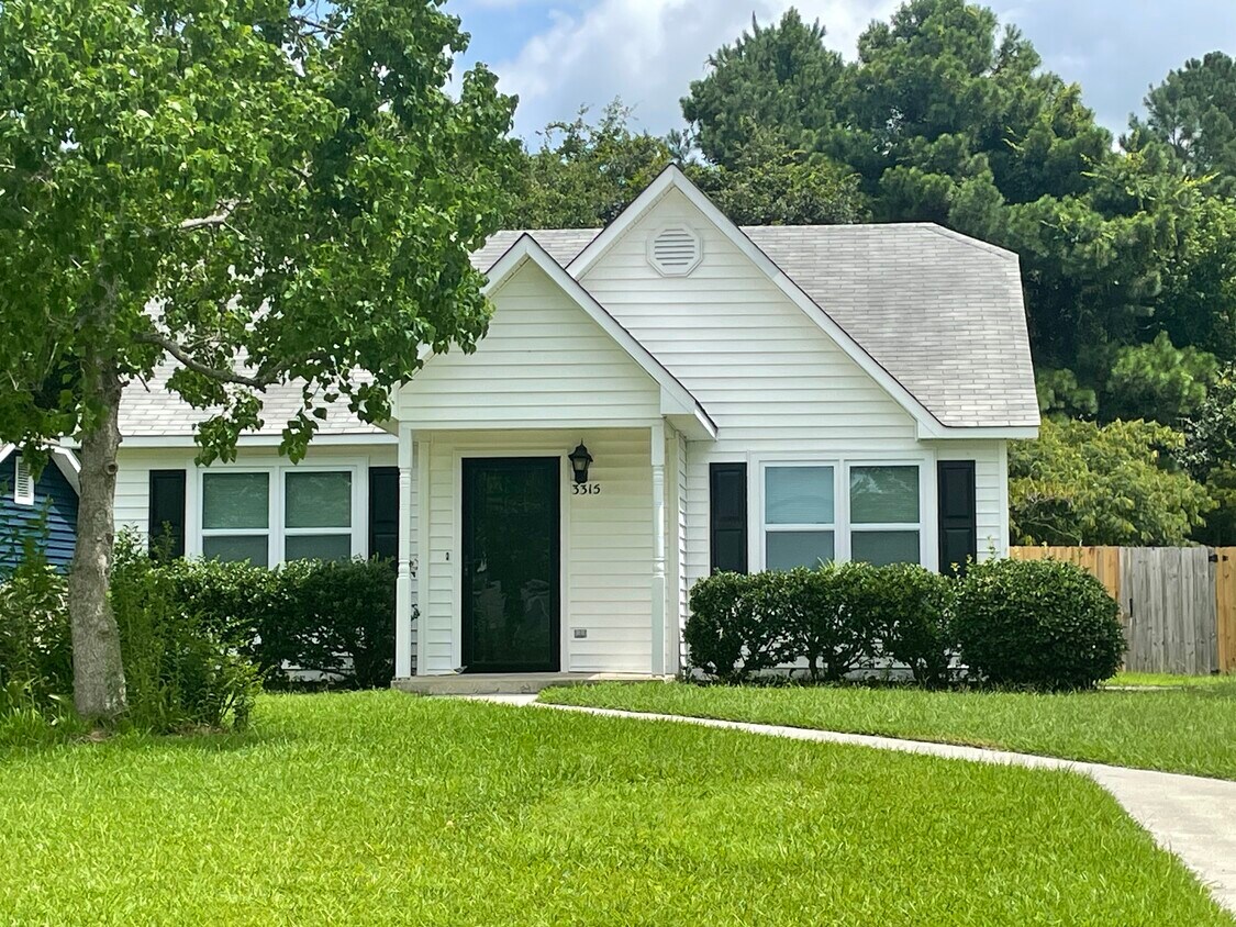Primary Photo - 3315 Needle Rush Ct