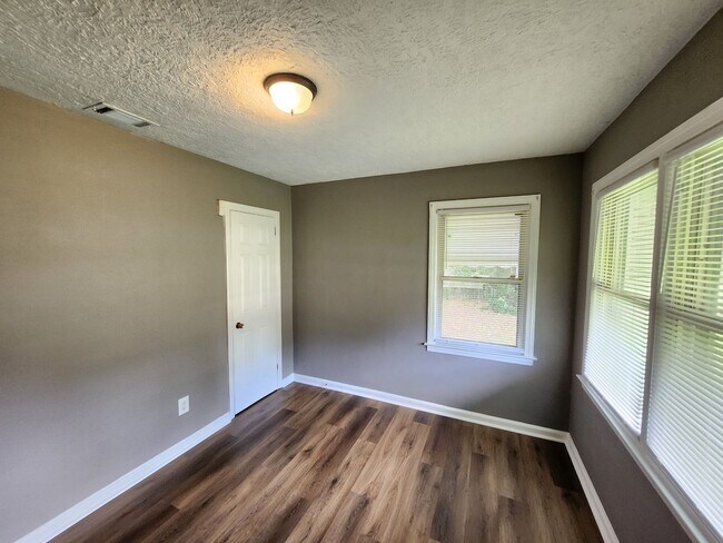 Foto del edificio - 3104 Abelia Dr