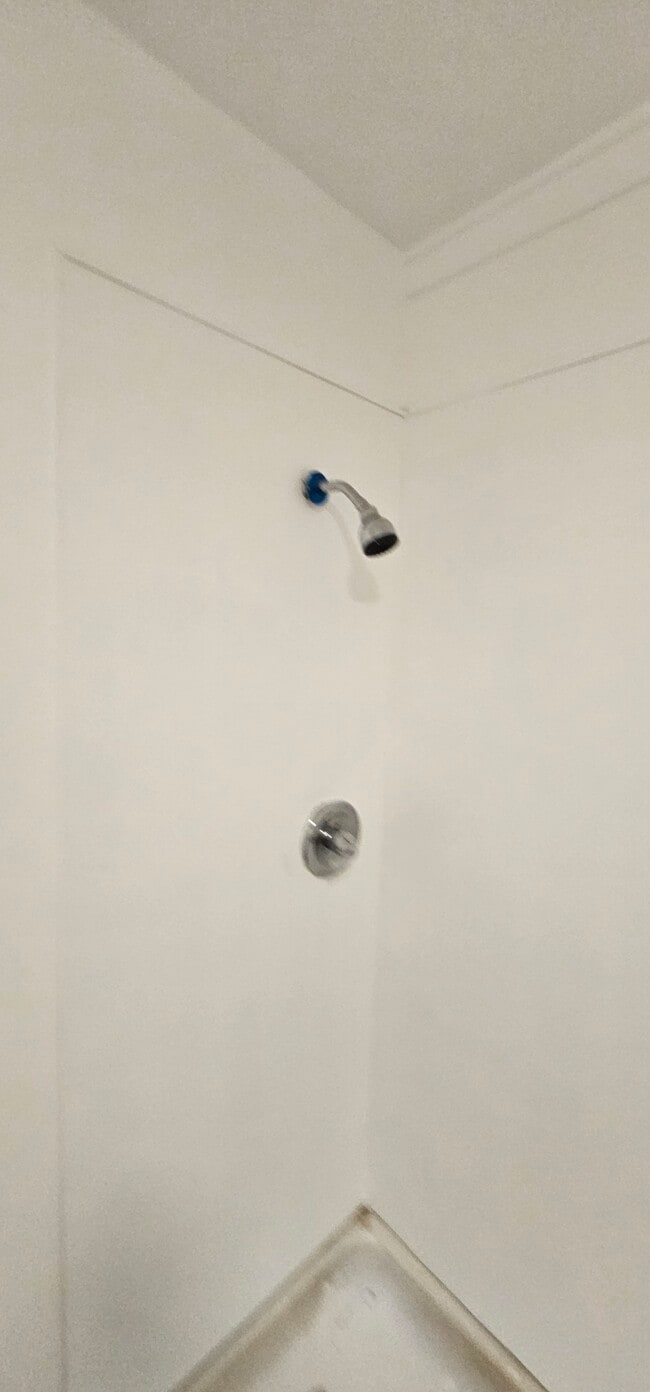 Building Photo - 7504 E 112th St