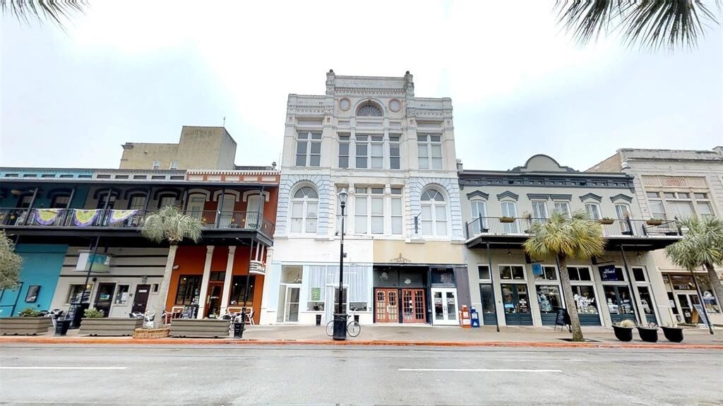 2111 Postoffice St Unit 1, Galveston, TX 77550 Condo for Rent in