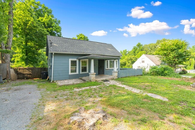 Building Photo - 2823 Island Home Ave