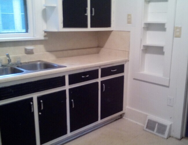 Building Photo - 1736 St Joseph Blvd