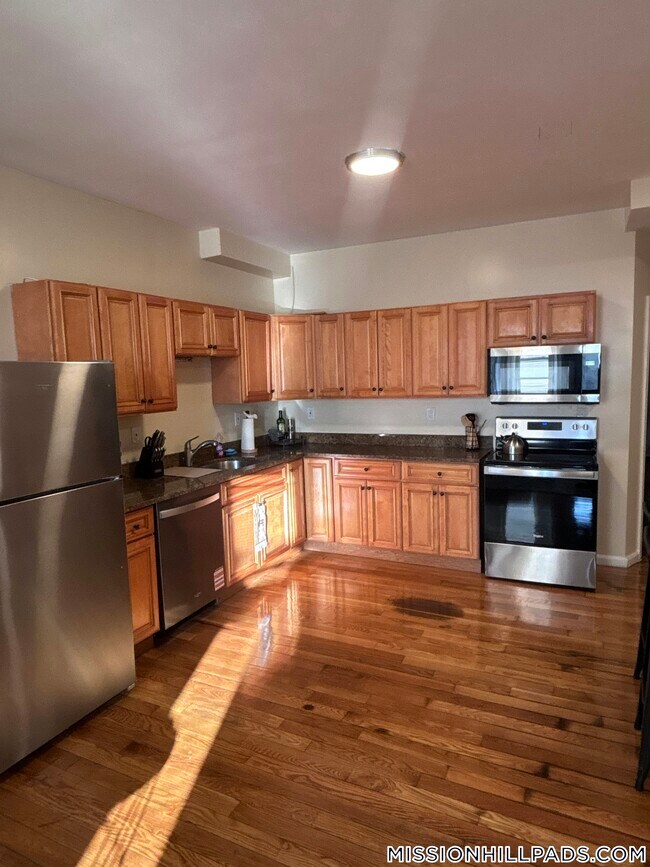 Building Photo - 252 Warren St