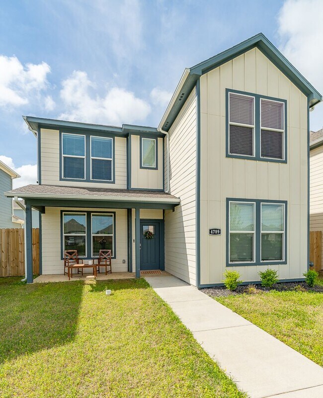 Foto del edificio - Immaculate 4-bedroom 3.5 bath Home in Fayetteville! Pre-Leasing for Fall Semester!