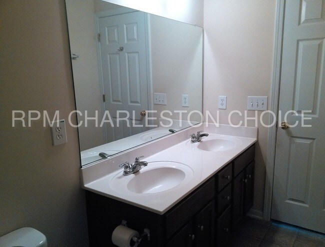 Foto del edificio - 1007 Briar Rose Ln