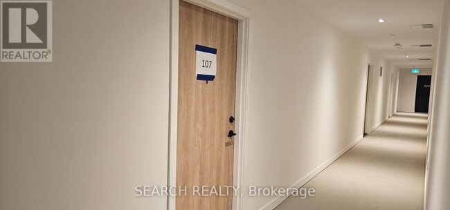 Photo du bâtiment - 801 The Queensway