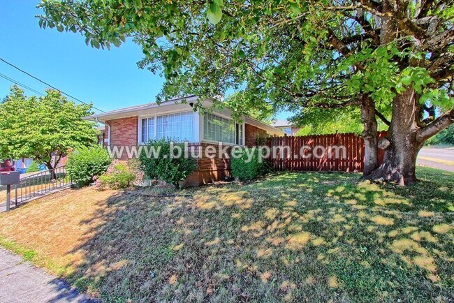 Building Photo - 1102 NW 41st St