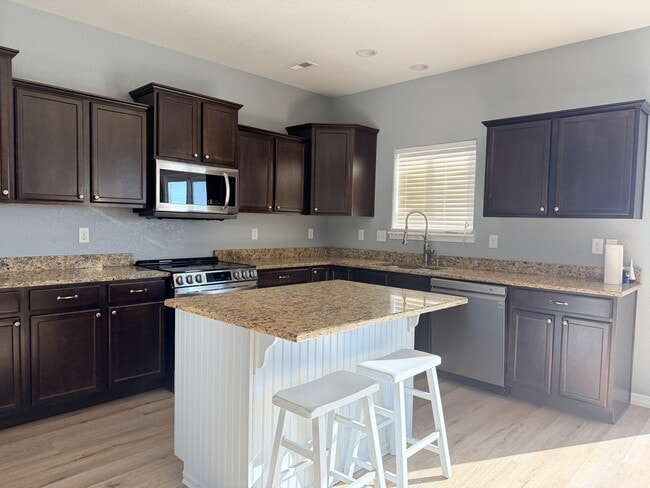 Building Photo - 9545 Sand Myrtle Dr