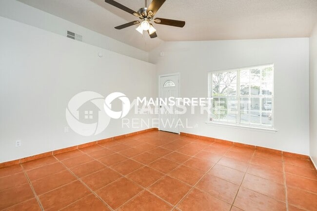 Building Photo - 3 Bedroom Pet-Friendly Home in Orlando, FL with Main Street Renewal