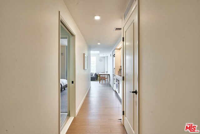 Foto del edificio - 1050 S Grand Ave
