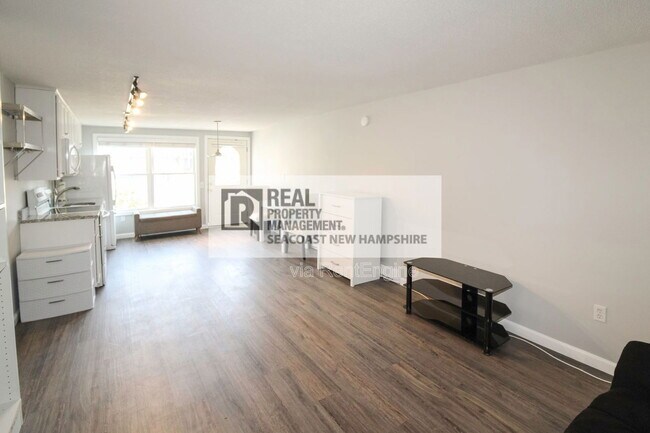 Foto del edificio - 93 Henry Law Ave