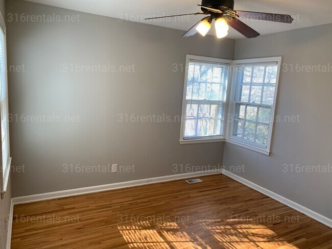 Foto del edificio - $900 - 2 bedroom / 1 bathroom - Single Family Home *COMING SOON*