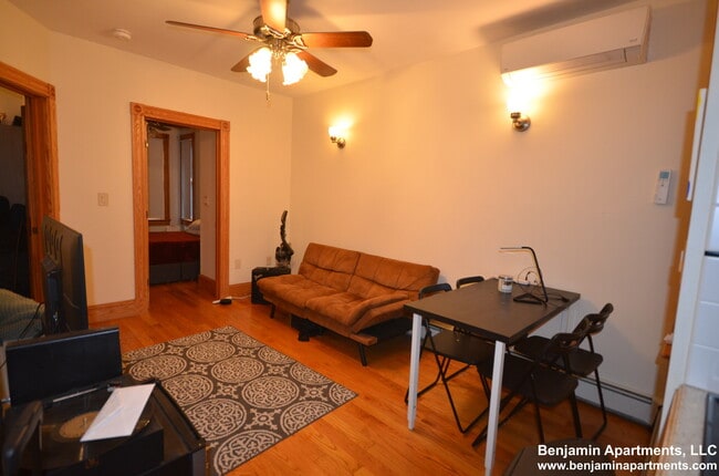 Foto del edificio - 16 S Russell St